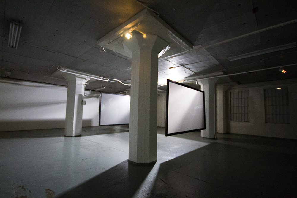 Susimies ja Lepakkoihiminen Gallerianäkymä Huuto